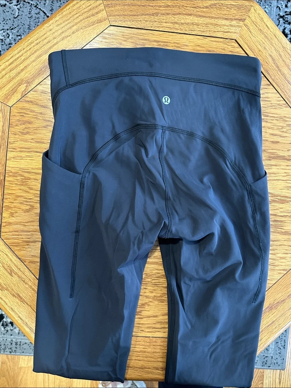 *LULULEMON ATHLETICA* Black Stretch Leggings w/ Side Pockets Size 8